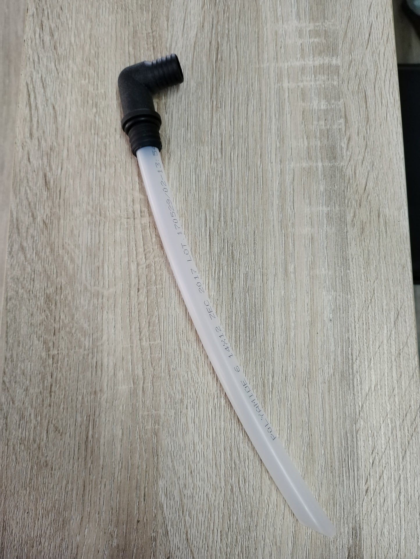 Tube de récupération de carburant avec raccord de tuyau 16 mm