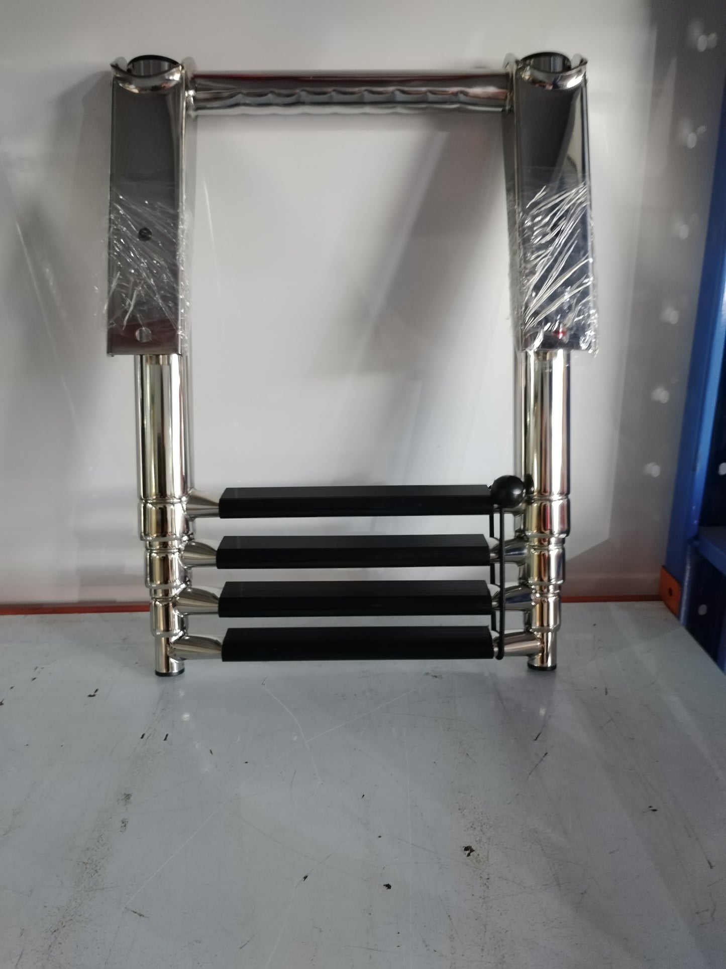 4 Steps Ladder with Grip