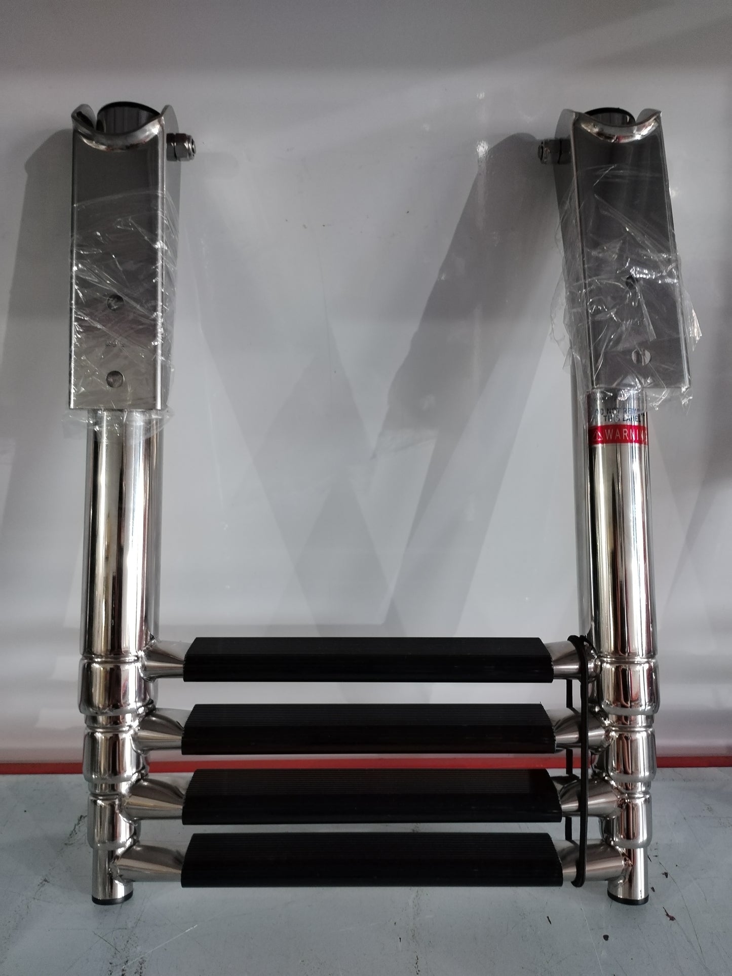 4 Steps Telescoping Ladder