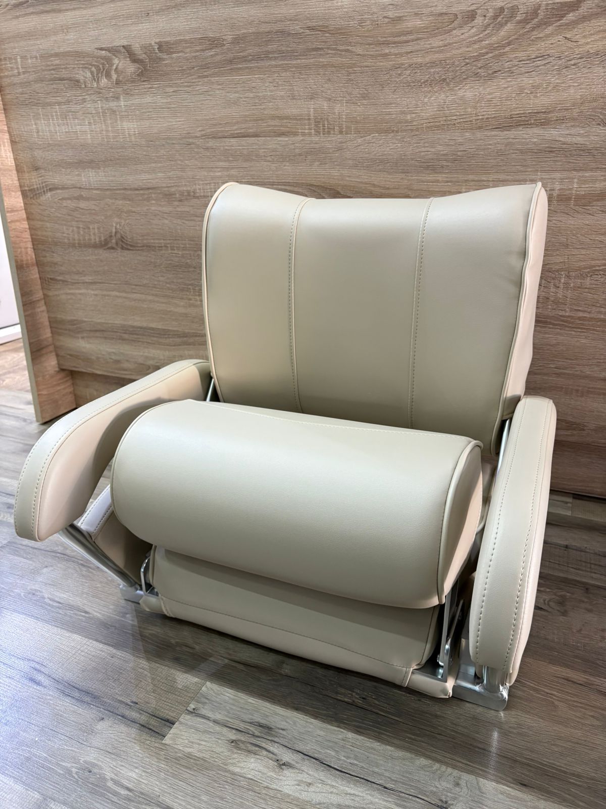 Single Flip Back Seat Cream