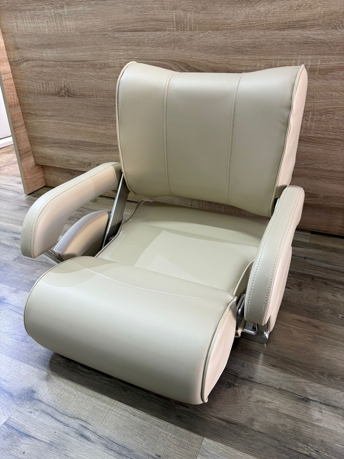 Single Flip Back Seat Cream