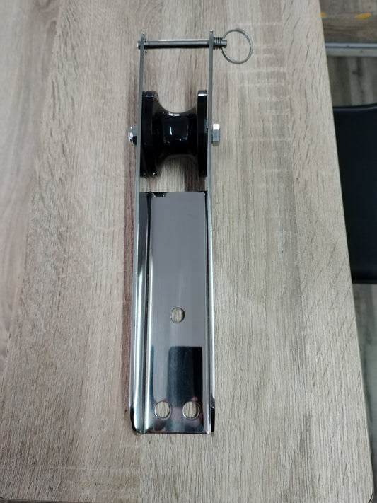 Seaflo Medium Bow Roller